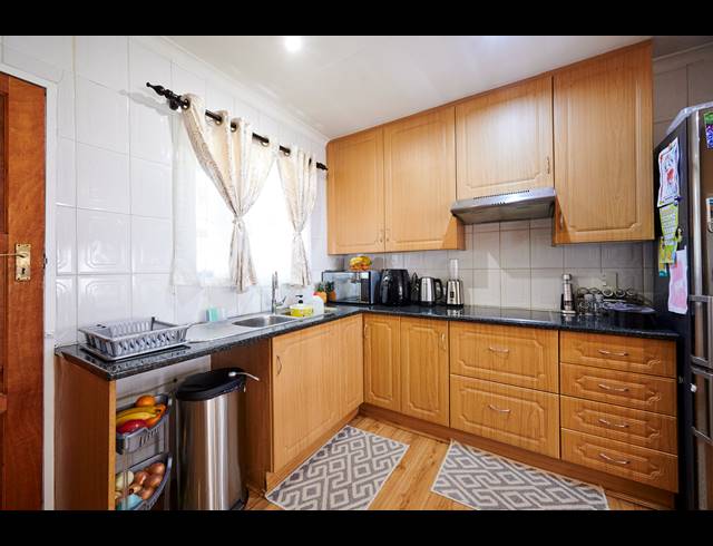 3 BEDROOM HOUSE SOLD IN HALFWAY GARDENS